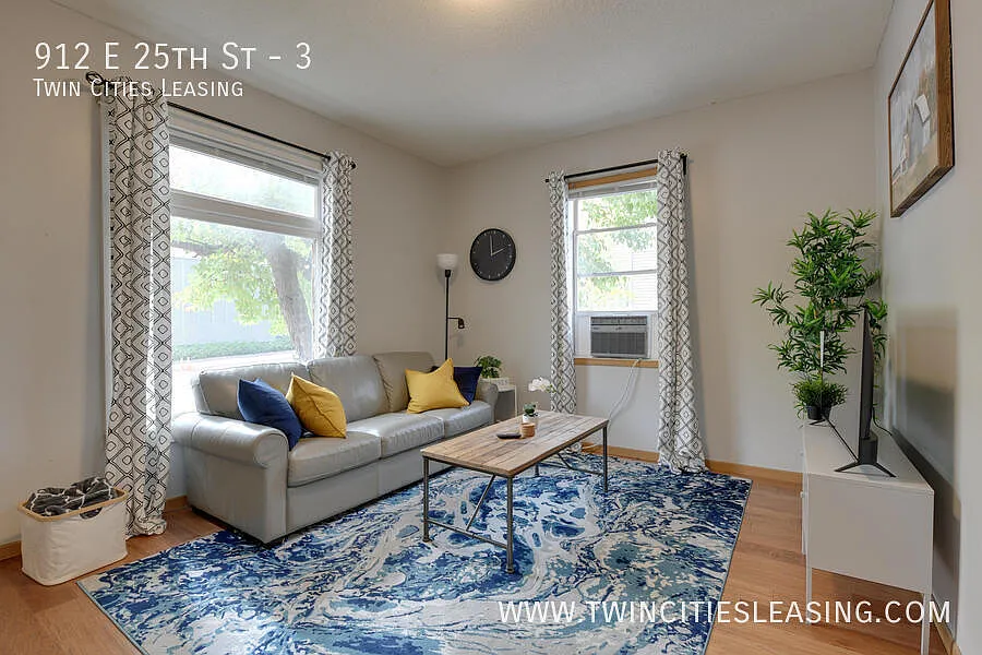 912 E 25th St #3