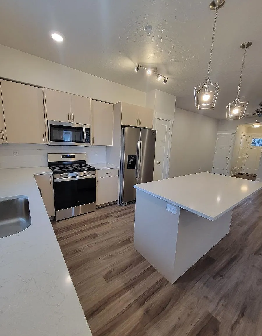 2 bed, 850 sqft, $1,500 — Photo 1