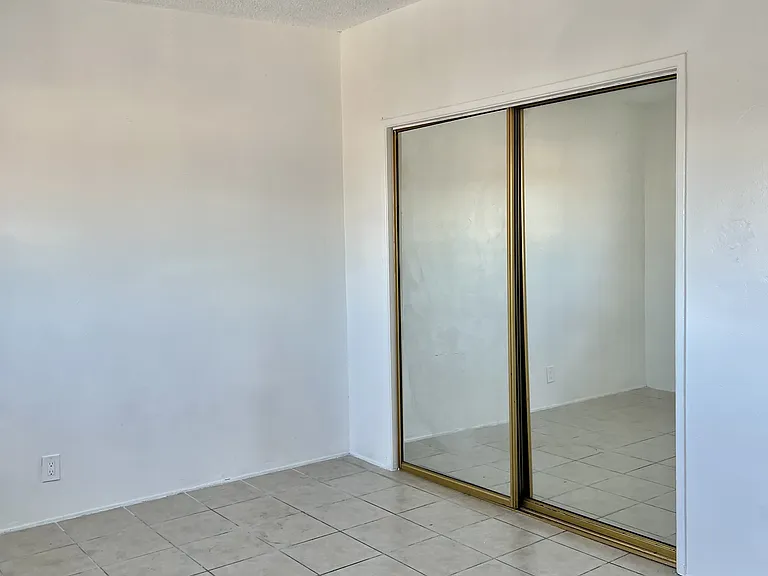 1165 E 59th Pl — Photo 13