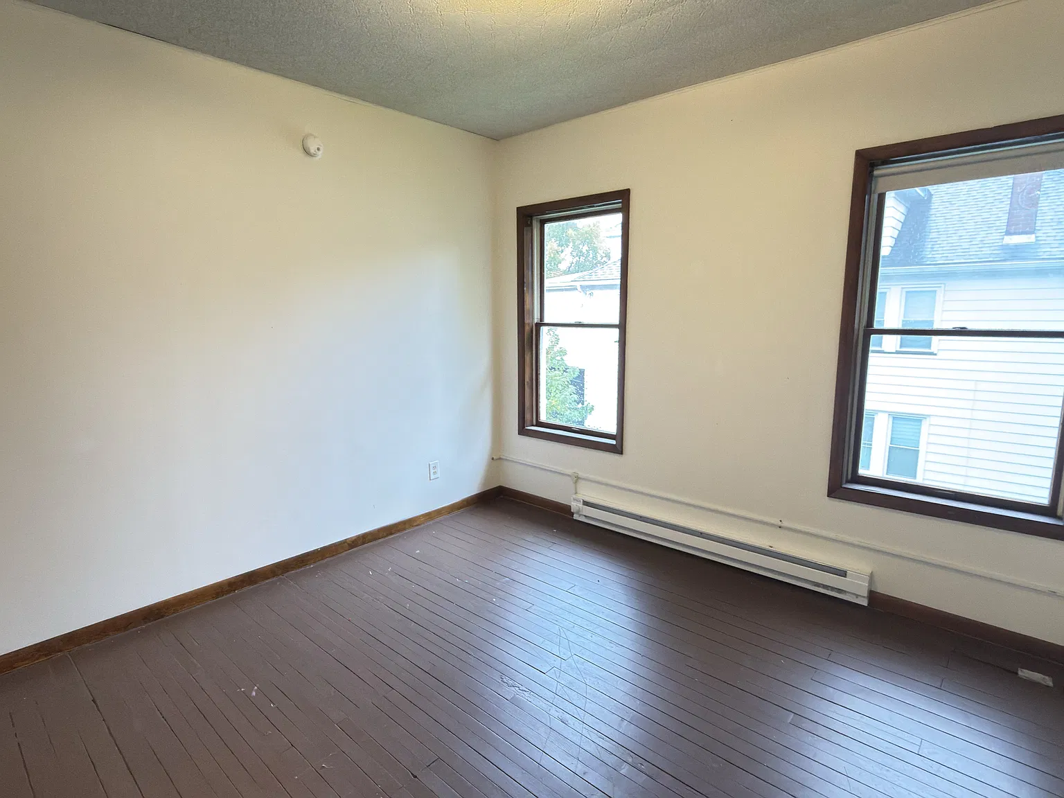 3 bed, 900 sqft, $1,250 — Photo 3