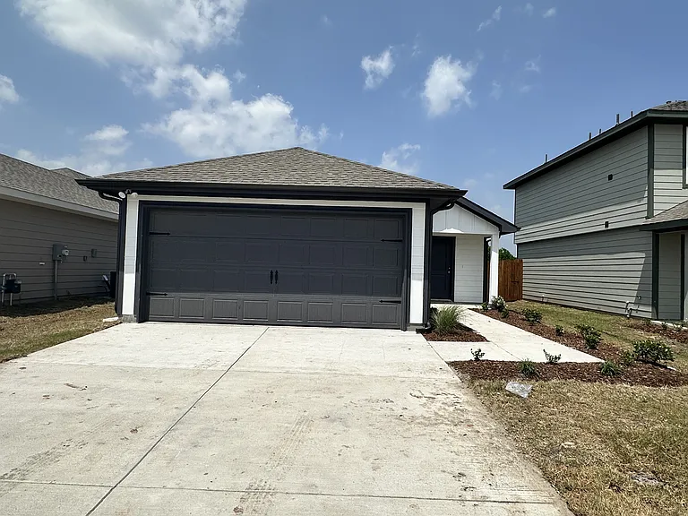 1157 Northfield Dr — Photo 1