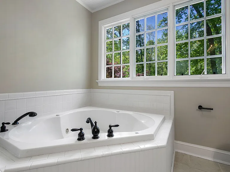 9900 Kingsbridge Rd — Photo 25