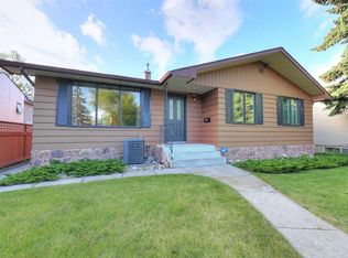 31 N Rosery Dr NW, Calgary, AB T2K 1L4