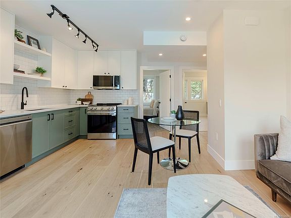 5th image of 1830 Allenby St #8
