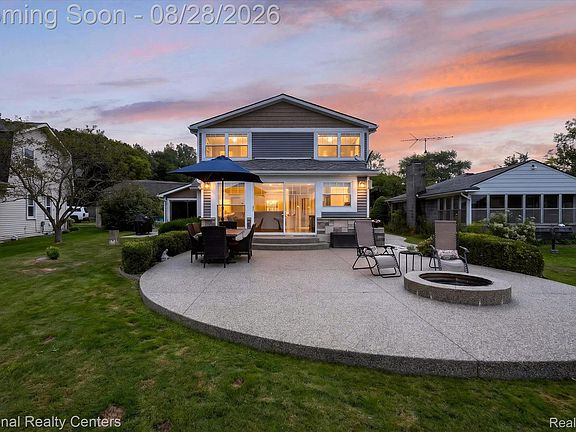 2nd image of 9749 Beverly Dr