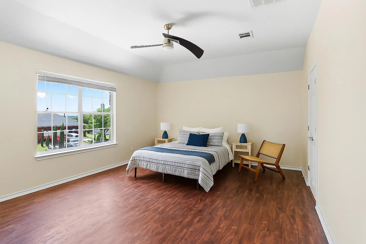 4 bed, 3.0 bath, 2700 sqft, $1,351 — Photo 1