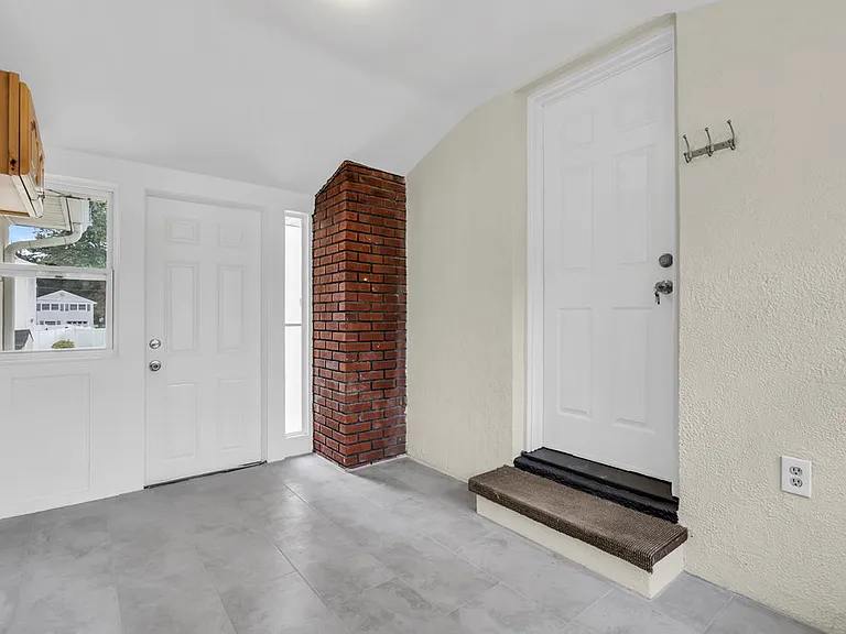 63 Livingston Ave #A — Photo 16