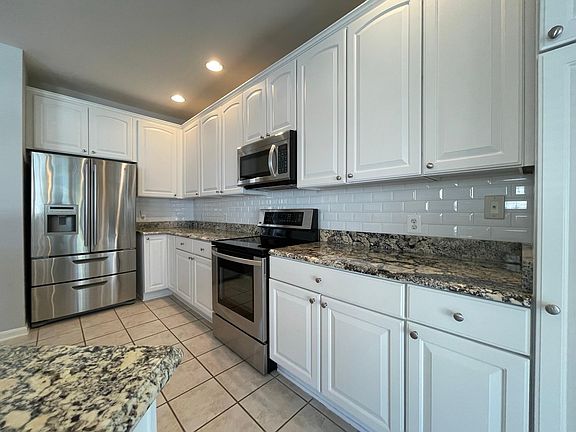 Beautiful cabinets, granite and stainless appliances