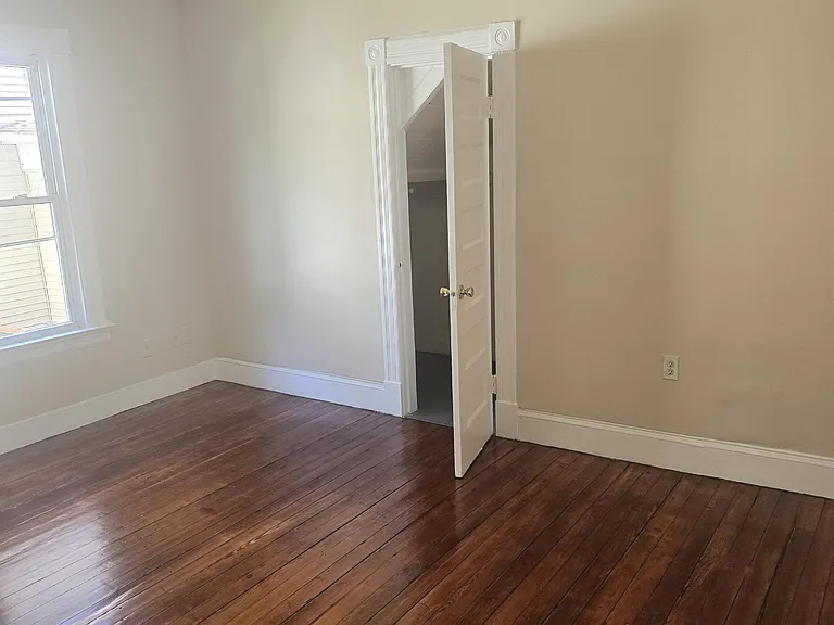 439-441 Edgewood Street1st Fld — Photo 4