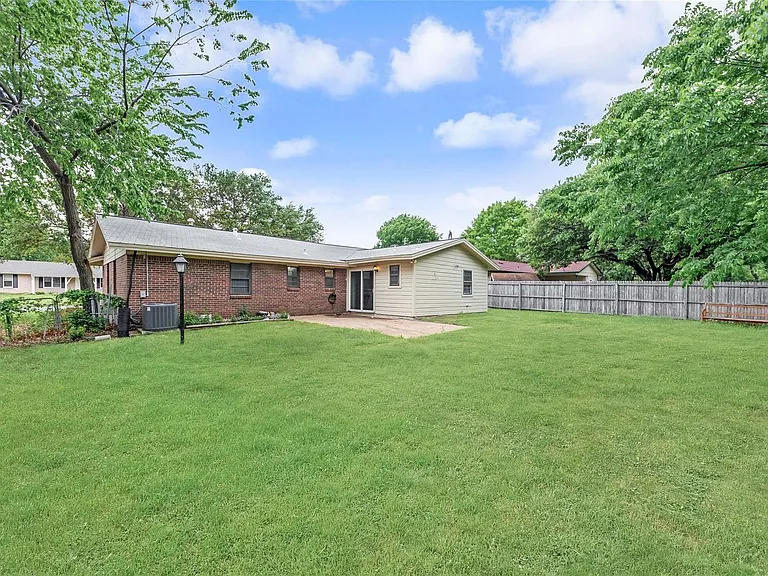 2717 Wesleyan Dr — Photo 12