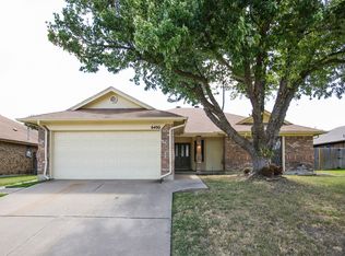6400 Aires Dr, Arlington, TX 76001