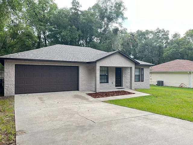 733 E Indiana Ave — Photo 3