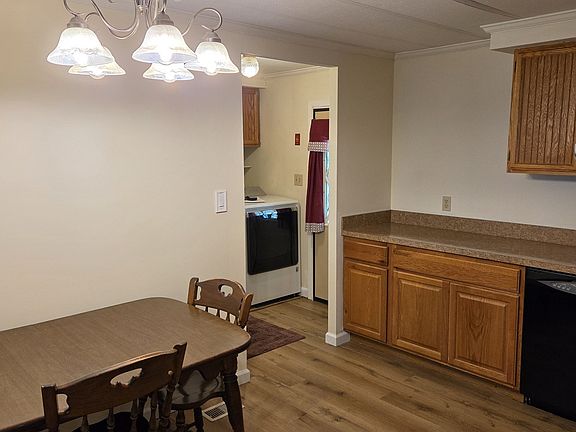 3rd image of 10 Clayton Dr