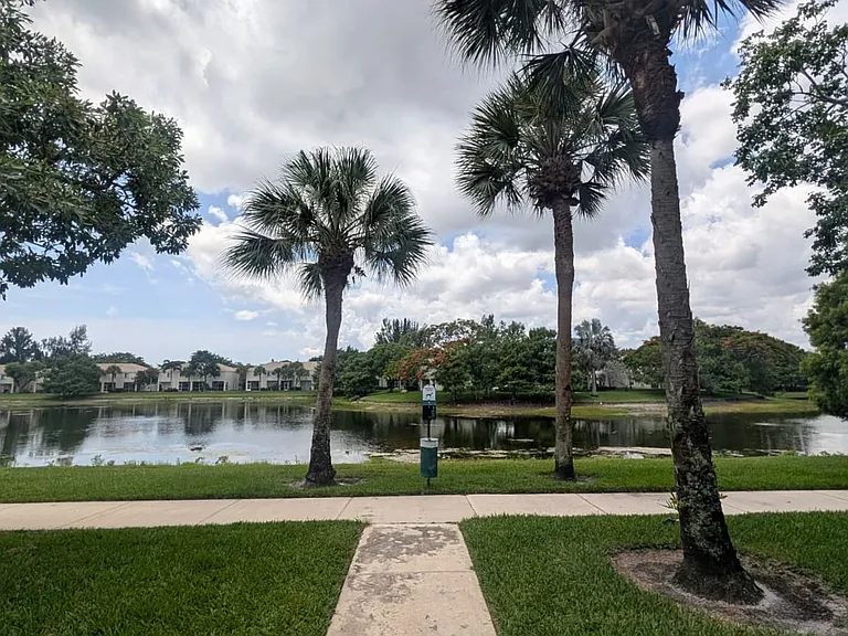 4715 Palmbrooke Cir — Photo 20