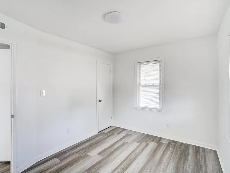 13117 Wilton Ave — Photo 29