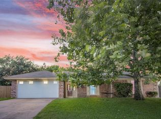 10016 Westpark Dr, Benbrook, TX 76126