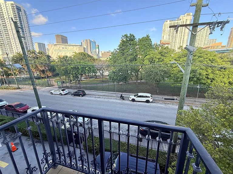 400 SW 2nd St #201 — Photo 12