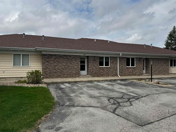 427 8th Ave SW #10, Waverly, IA 50677