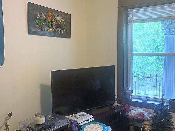 4th image of 1117 W Franklin Ave APT 204