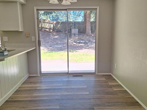 5th image of 265 NE Silver Pine Dr