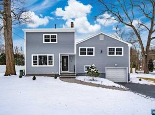 3 Windsor Dr, Park Ridge, NJ 07656