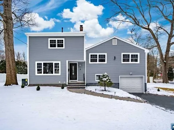 3 Windsor Dr, Park Ridge, NJ 07656