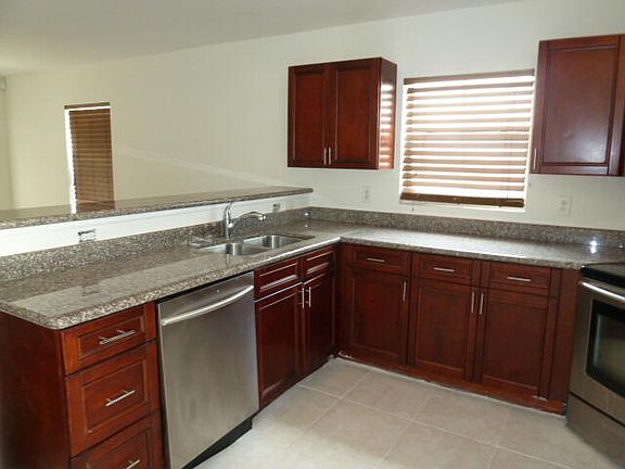 3rd image of 915 SW 15th Street