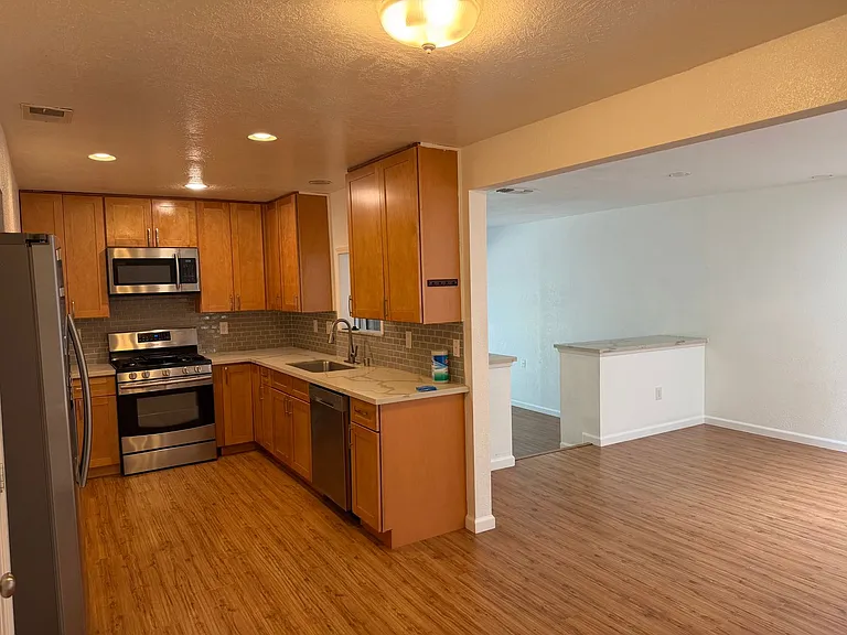 3829 Delaware Ave — Photo 21
