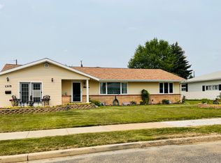 1305 E Hillcourt, Williston, ND 58801