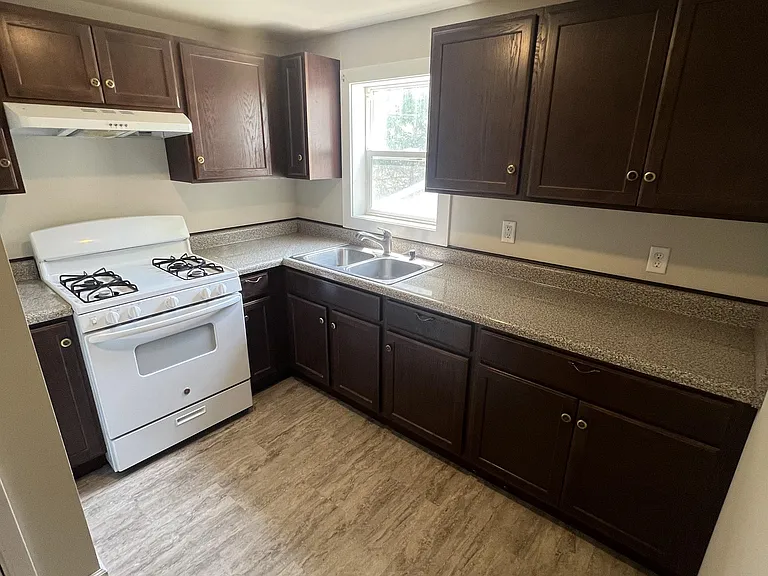 458 Locust St #2 — Photo 6