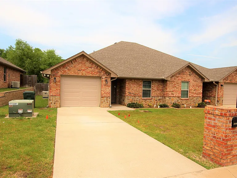 Beautiful 2 Bedroom, 2 Bathroom Townhome In South Tyler Whitehouse Isd! 1/2 Off First Full Month! — Photo 20