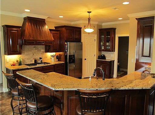 4th image of 6110 Laurel Hill Ln