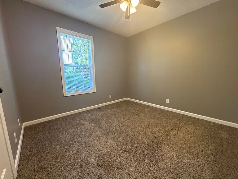 910 Applegrove Cir — Photo 10