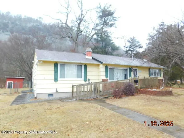 1055 Blue Ridge Ave, Matamoras, PA 18336