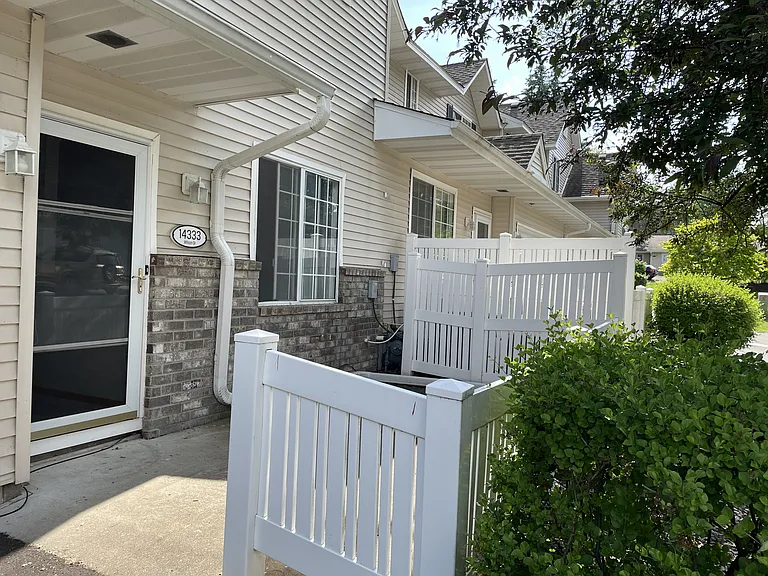 14333 Wilson Dr — Photo 2
