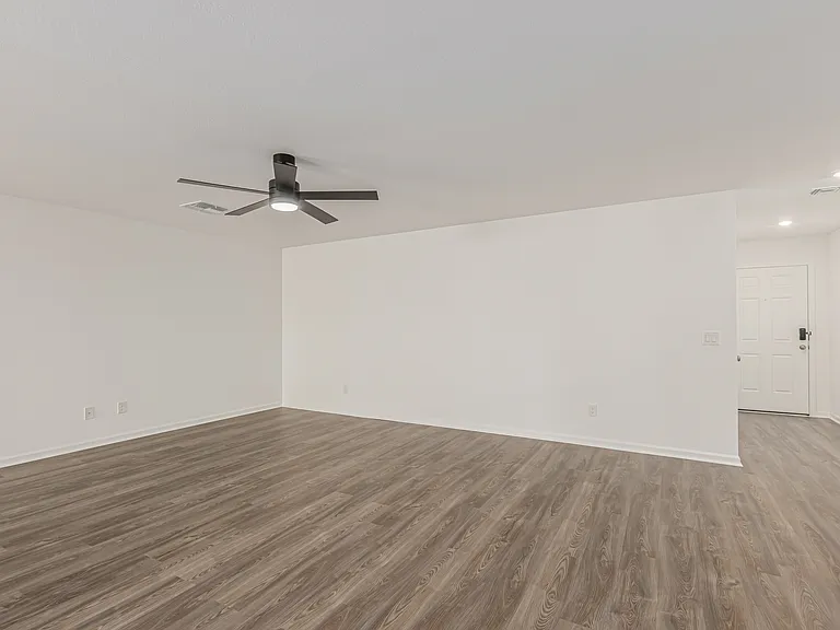 1402 E Peggy Dr — Photo 3