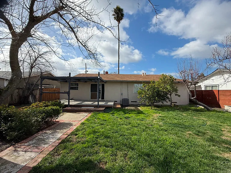 7547 Burnham Way — Photo 9