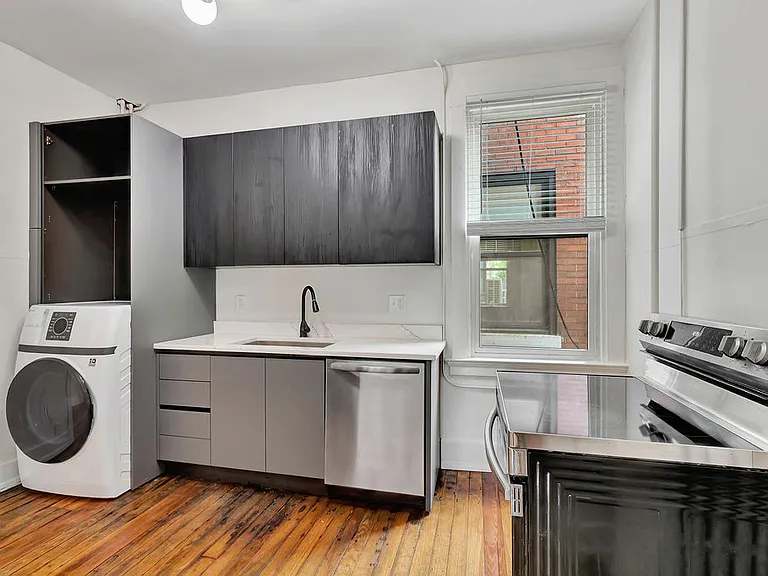 35 E 8th St #B — Photo 7