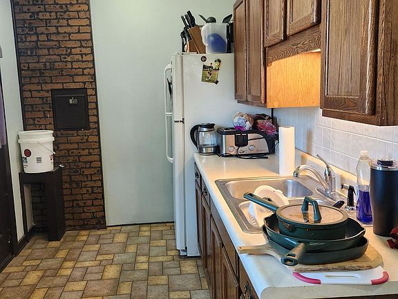 5th image of 1002 S Main St
