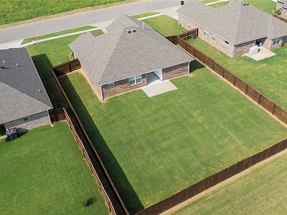 3rd image of 371 Topaz Way