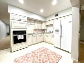 2379 Finlandia Ln