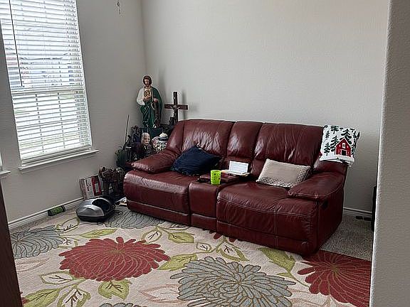 2nd image of 552 Winthrop Rd