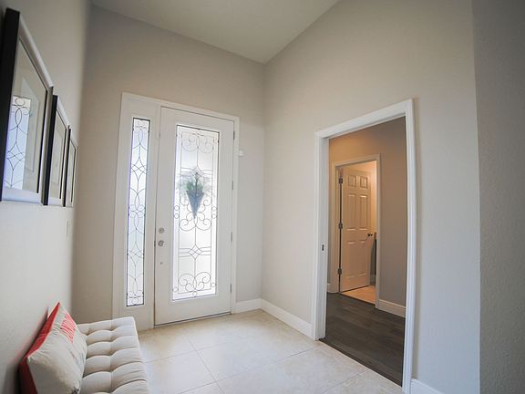 Hall to bedrooms 3&4