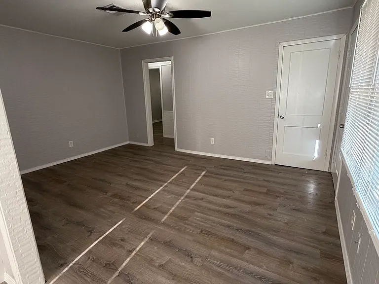303 E Rose Dr — Photo 4