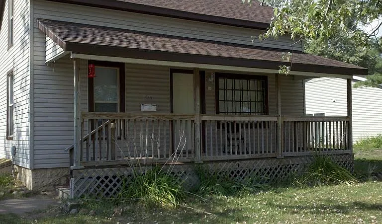 470 Ferry St — Photo 2