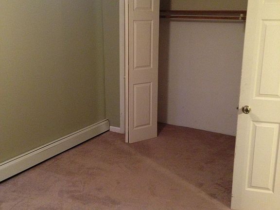 Large Bedroom w/Large Closet