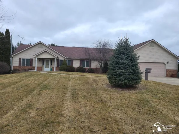 2846 Ashley Dr, Adrian, MI 49221