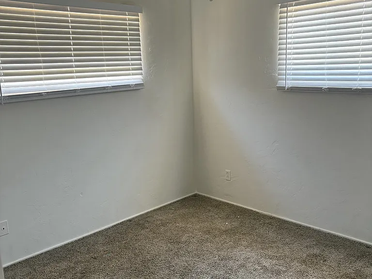 8815 N 28th Ave — Photo 9