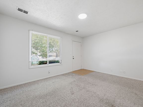 2nd image of 2825 N 47th St #Pzxpqqyys