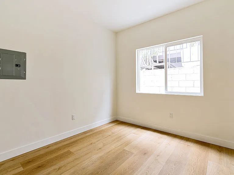 1953 Emerald St #2 — Photo 21